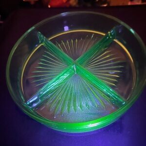 Vintage Green Depression Glass Uranium Vaseline 4 Section Divided Dish 8”x1-3/4”